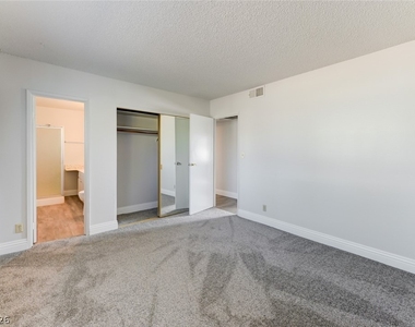 4417 Berkley Avenue - Photo Thumbnail 9