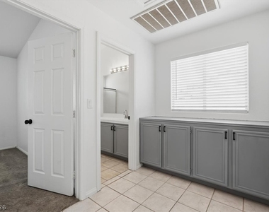 5437 Silent Path Way - Photo Thumbnail 4