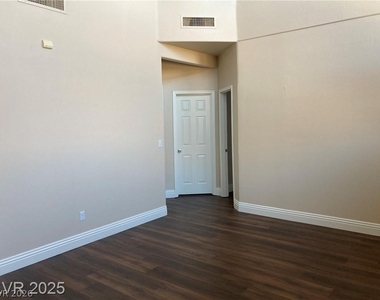 3120 Whispering Canyon Court - Photo Thumbnail 14