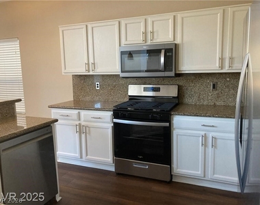 3120 Whispering Canyon Court - Photo Thumbnail 3