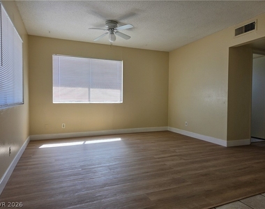 489 North Circle - Photo Thumbnail 3