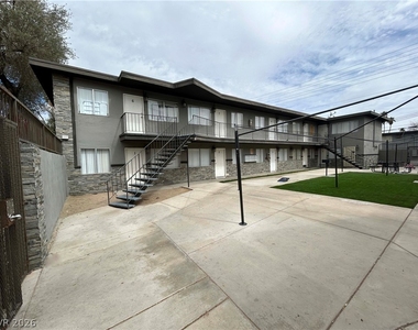 2626 Lynnwood Street - Photo Thumbnail 10