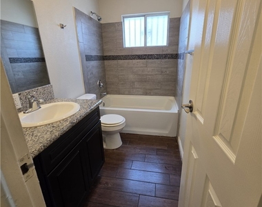 2626 Lynnwood Street - Photo Thumbnail 5