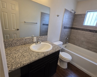 2626 Lynnwood Street - Photo Thumbnail 6