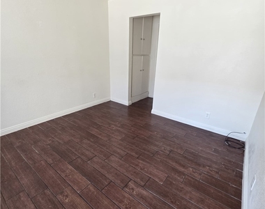 2626 Lynnwood Street - Photo Thumbnail 3