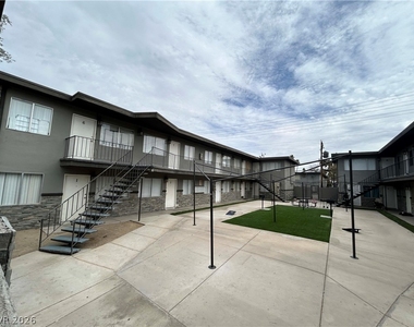 2626 Lynnwood Street - Photo Thumbnail 8
