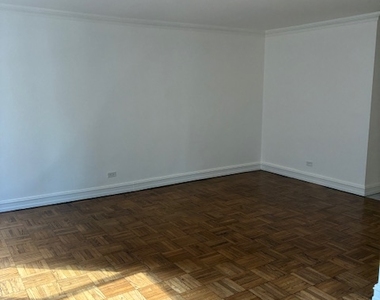 888 8th Avenue - Photo Thumbnail 3