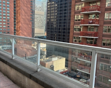 888 8th Avenue - Photo Thumbnail 4