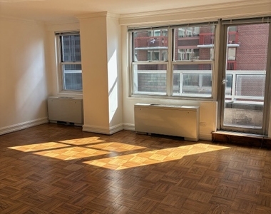 888 8th Avenue - Photo Thumbnail 1