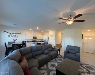 380 Larksong Avenue - Photo Thumbnail 5