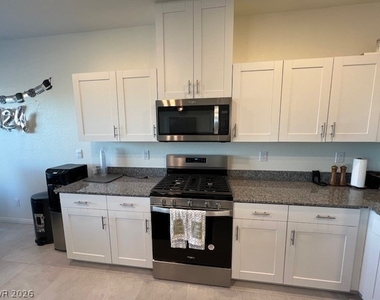 380 Larksong Avenue - Photo Thumbnail 6