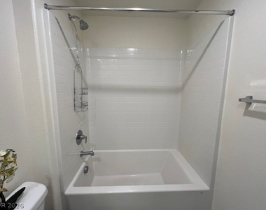 380 Larksong Avenue - Photo Thumbnail 15