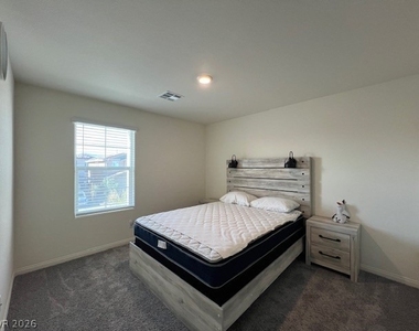 380 Larksong Avenue - Photo Thumbnail 16