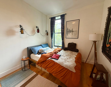 481 Evergreen Avenue - Photo Thumbnail 3