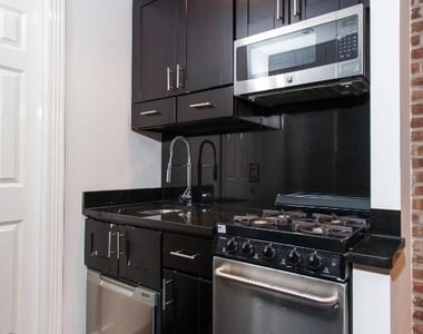 345 West 53rd Street - Photo Thumbnail 3
