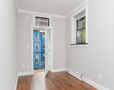 230 East 32nd Street - Photo Thumbnail 2