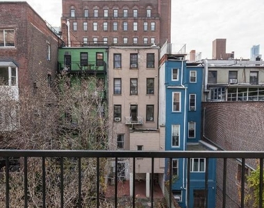 230 East 32nd Street - Photo Thumbnail 4