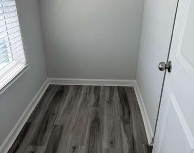 6085 Mallory Park - Photo Thumbnail 9