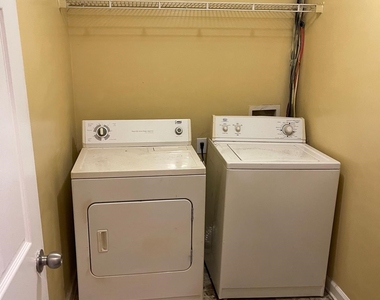 440 Woodlawn Avenue Nw - Photo Thumbnail 9