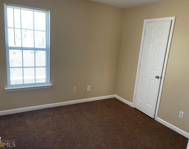 440 Woodlawn Avenue Nw - Photo Thumbnail 3