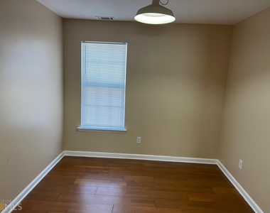 440 Woodlawn Avenue Nw - Photo Thumbnail 5
