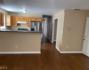 440 Woodlawn Avenue Nw - Photo Thumbnail 2