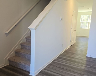3560 Eagle Court Sw - Photo Thumbnail 2