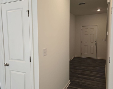 3560 Eagle Court Sw - Photo Thumbnail 5