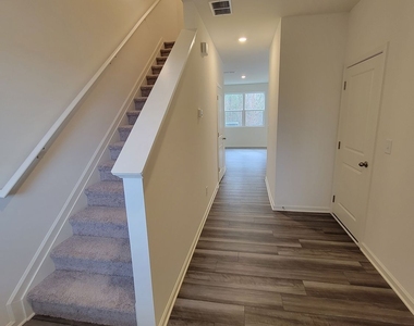 3560 Eagle Court Sw - Photo Thumbnail 3