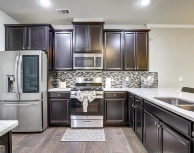 2525 Norwood Park Crossing - Photo Thumbnail 3