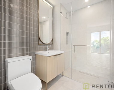 960 Franklin Avenue - Photo Thumbnail 6