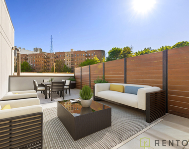 960 Franklin Avenue - Photo Thumbnail 2