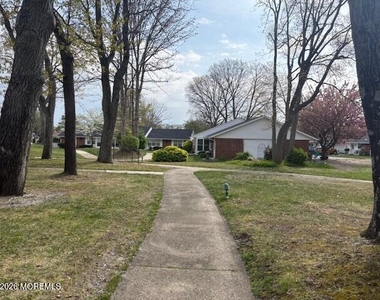 824a Balmoral Court - Photo Thumbnail 15