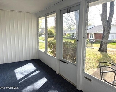 824a Balmoral Court - Photo Thumbnail 13