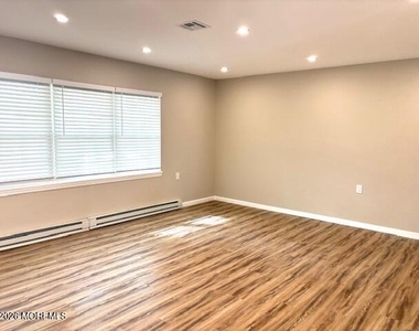 824a Balmoral Court - Photo Thumbnail 10