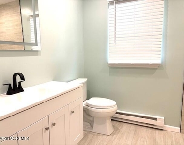 824a Balmoral Court - Photo Thumbnail 5