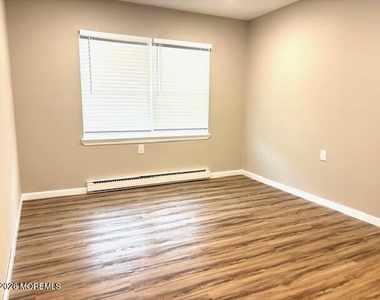 824a Balmoral Court - Photo Thumbnail 7