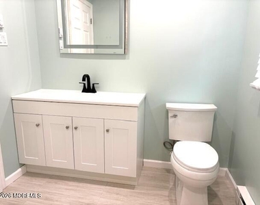 824a Balmoral Court - Photo Thumbnail 4