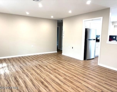 824a Balmoral Court - Photo Thumbnail 9