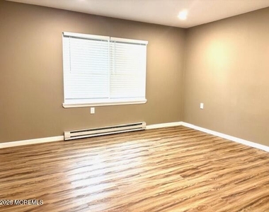 824a Balmoral Court - Photo Thumbnail 8