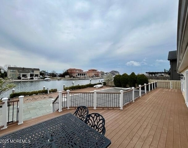 318 Aldo Drive - Photo Thumbnail 2