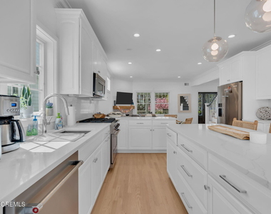112 Sylvania Avenue - Photo Thumbnail 23
