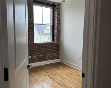 179 Chelsea Avenue - Photo Thumbnail 2