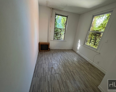 East 182 Street - Photo Thumbnail 1