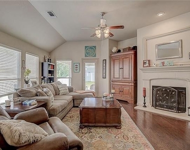 5009 Holliday Drive - Photo Thumbnail 15