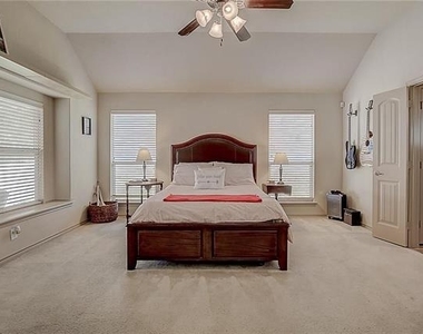 5009 Holliday Drive - Photo Thumbnail 25