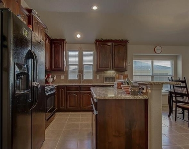 5009 Holliday Drive - Photo Thumbnail 8