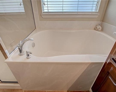 5009 Holliday Drive - Photo Thumbnail 28