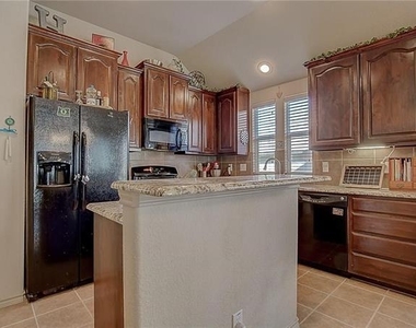 5009 Holliday Drive - Photo Thumbnail 9