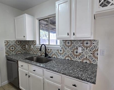 5620 Stone Meadow Lane - Photo Thumbnail 6